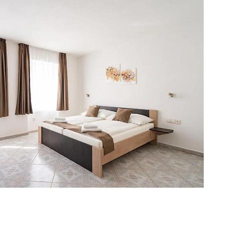 Penzion Kardinal Mikulov Buitenkant foto