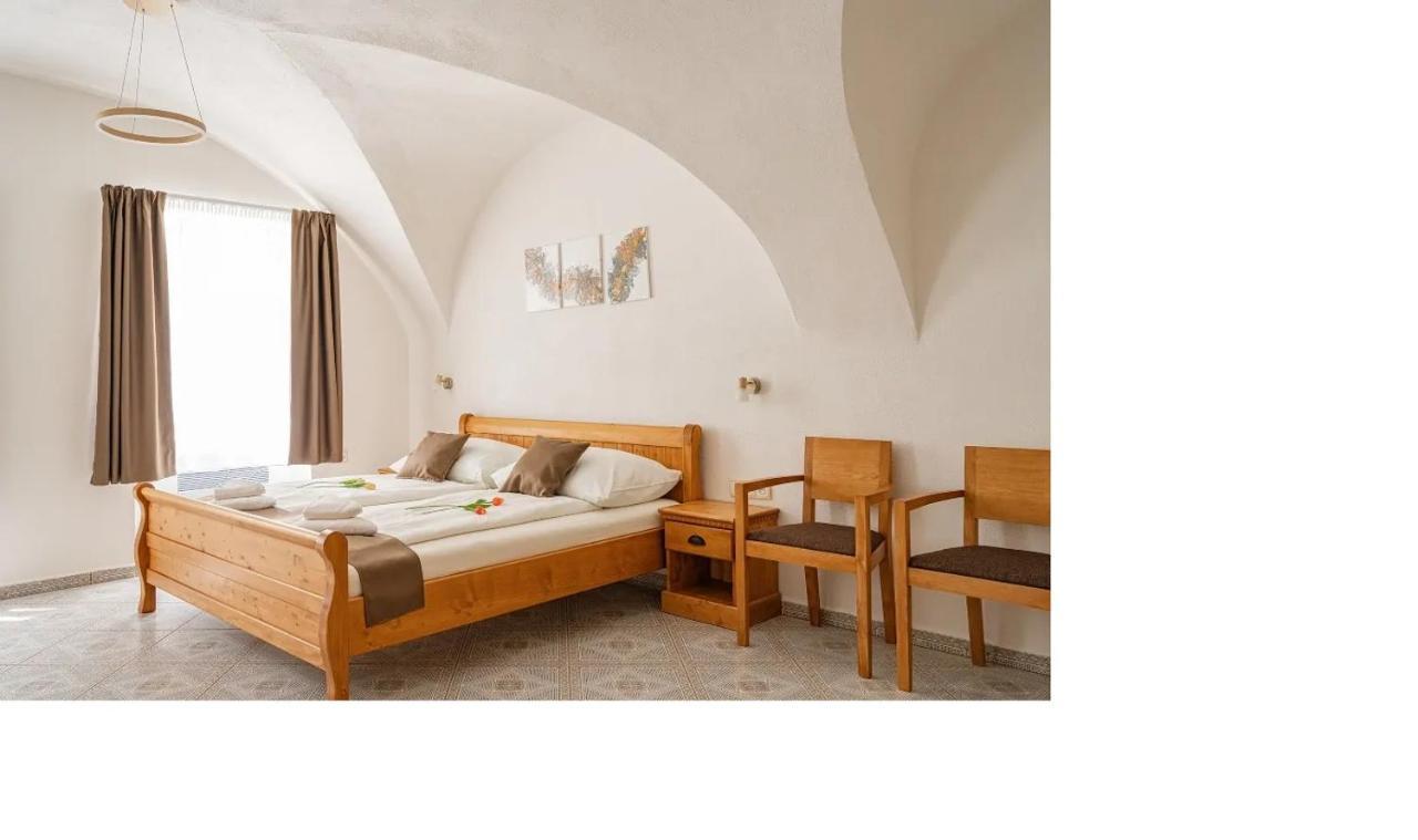 Penzion Kardinal Mikulov Buitenkant foto